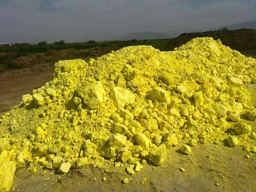 Open stockpile of lump sulphur and fines on bare ground